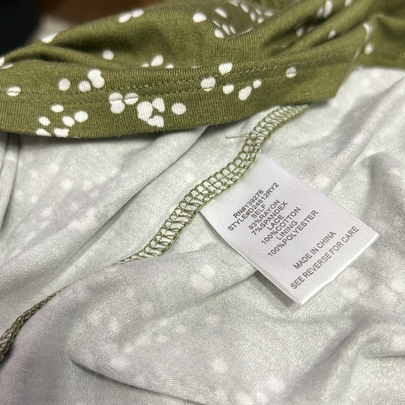 Daniel Rainn Green Patterned Top - Picture 4 of 4